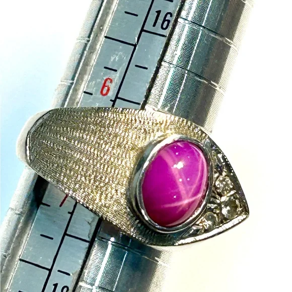 Vintage 14K White Gold Ruby Ring 6.5” Rare Design - Picture 7 of 8